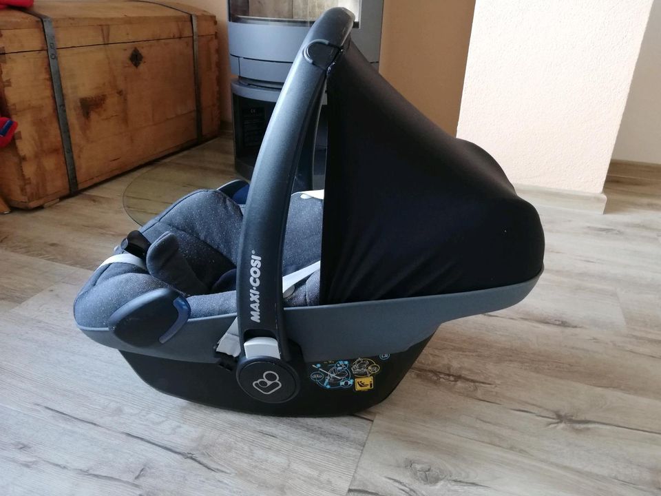 Maxi Cosi Babyschale in Eschau