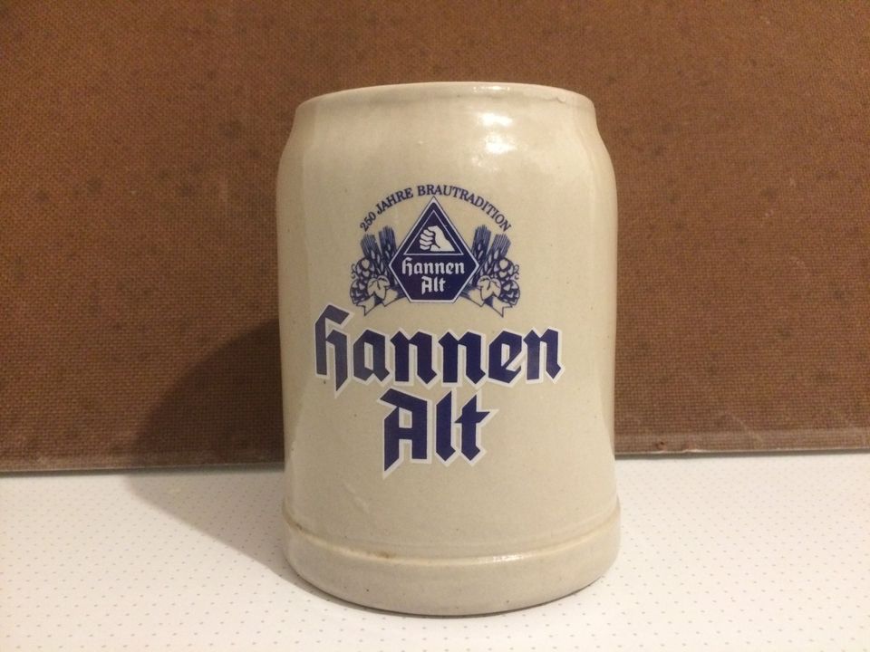 Biergläser und Krug der Hannen-Brauerei in Mühlheim an der Donau