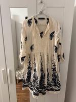 gestricktes Kleid mit Blumenmuster von Hallhuber Nordrhein-Westfalen - Neuss Vorschau
