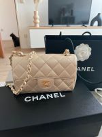 Chanel Mini Flapbag Satin Handtasche beige gold WIE NEU München - Schwanthalerhöhe Vorschau