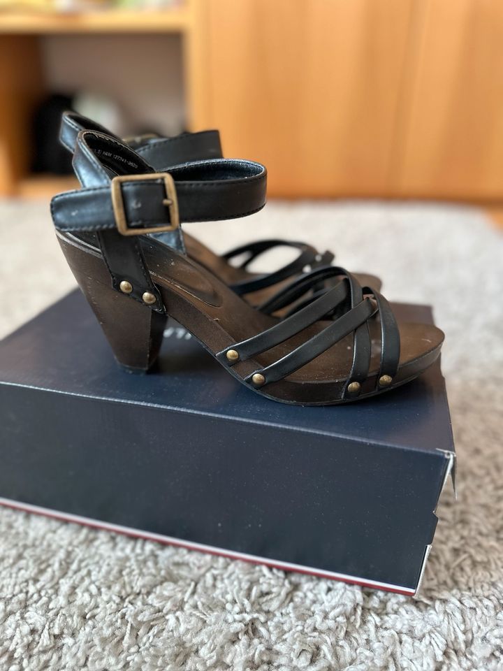 H&M Sandalen Riemchenpumps Schuhe schwarz Holzoptik Leder gold 37 in Würzburg