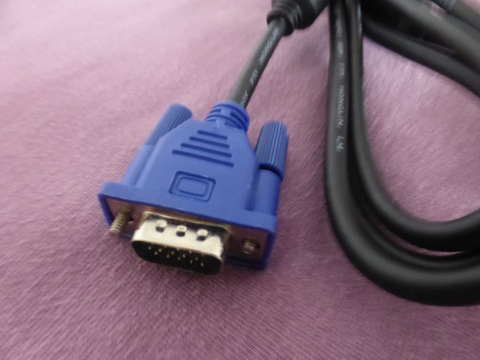 VGA Monitorkabel Stecker Blau Kabel 1,8m lang AWM E239426-C in Albbruck