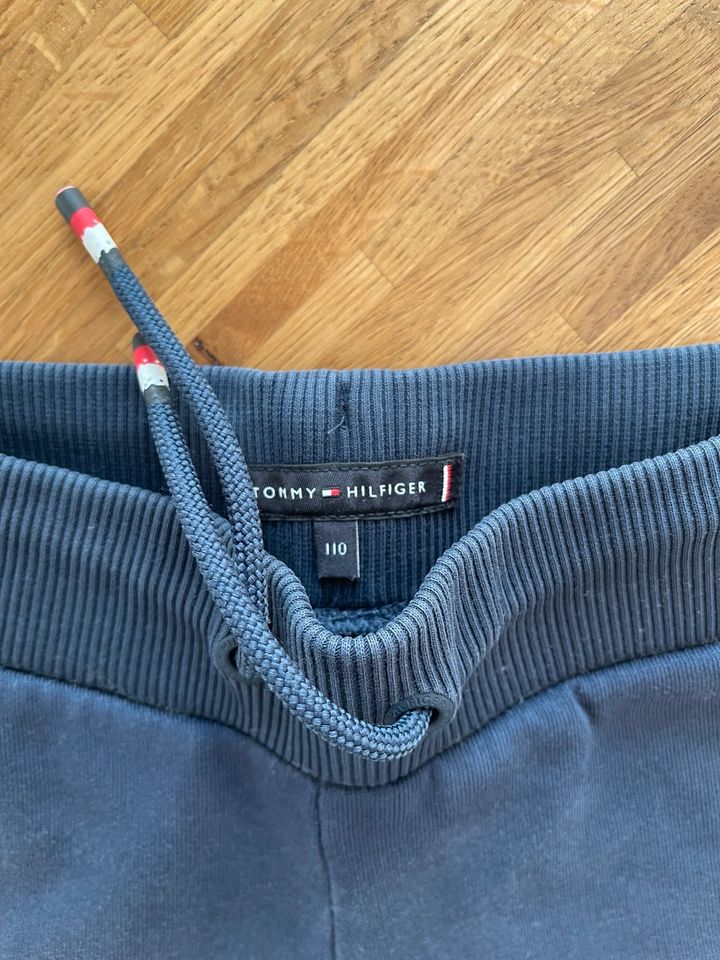 Tommy Hilfiger Shorts, Gr. 110, blau in Neckargemünd