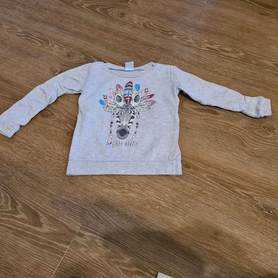 3er Set Pullover Sweatshirt 98 in Gehrden