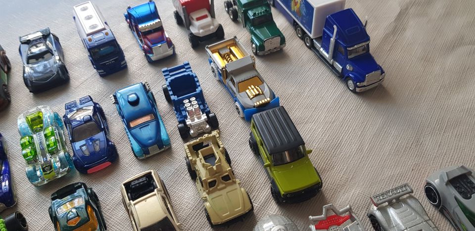 HotWheels Autos Sammlung 50 Stück in Hannover