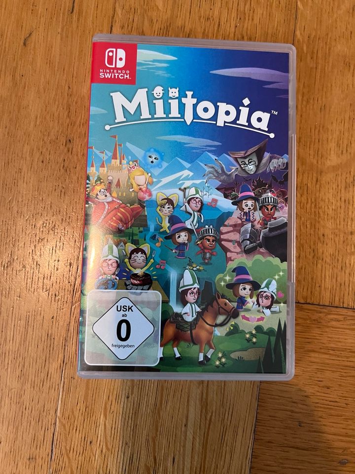 Nintendo Switch Lite gelb + Miitopia in München