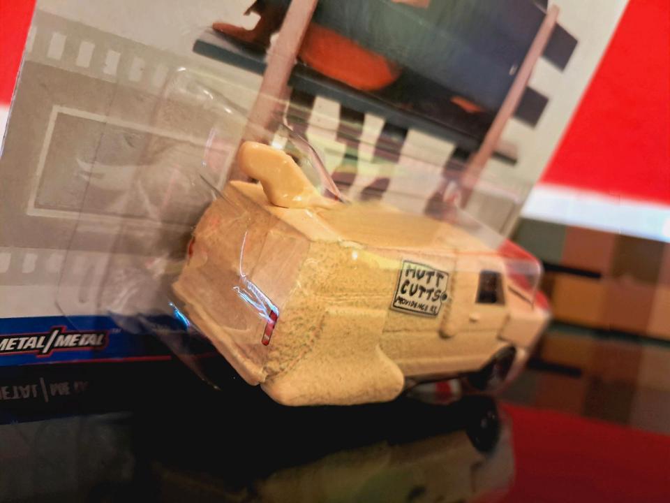 HOT WHEELS - MOVIE CAR - DUMM & DÜMMER  - DUMB&DUMBER DOGGY VAN in Chemnitz