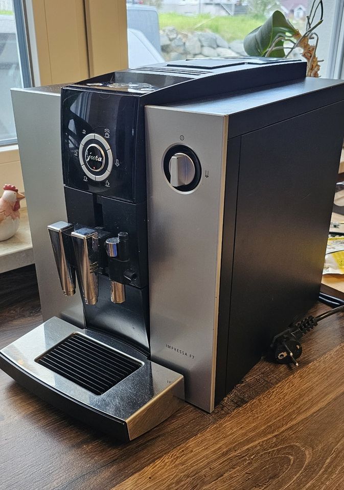Jura Impressa F7 Kaffeevollautomat in Lissingen