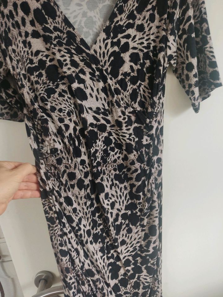 H&M Kleid, Animal Print, gerafft, Größe L in Saarbrücken