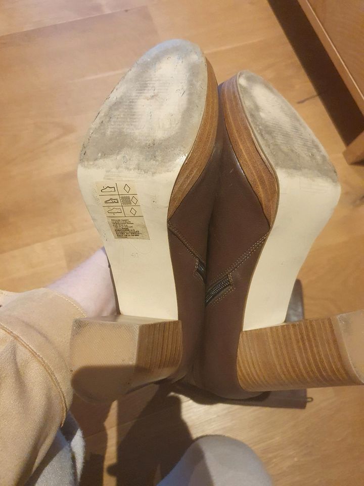 H&M Stiefel Größe 41 in Gädheim