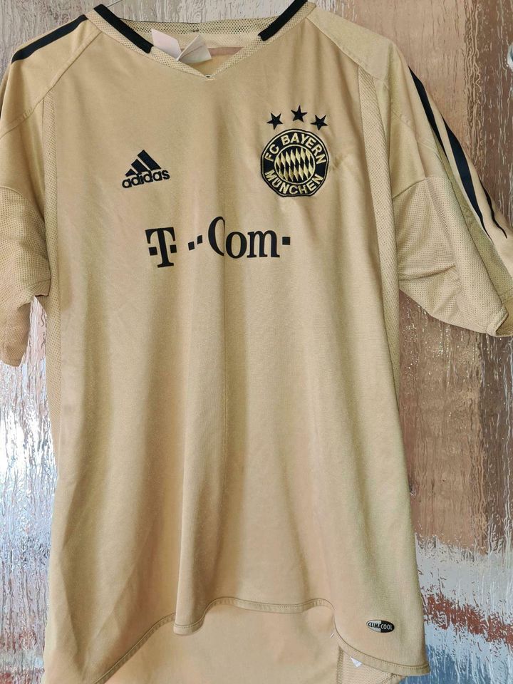 Bayern München Trikot Größe 176 je 13 € in Bad Soden-Salmünster