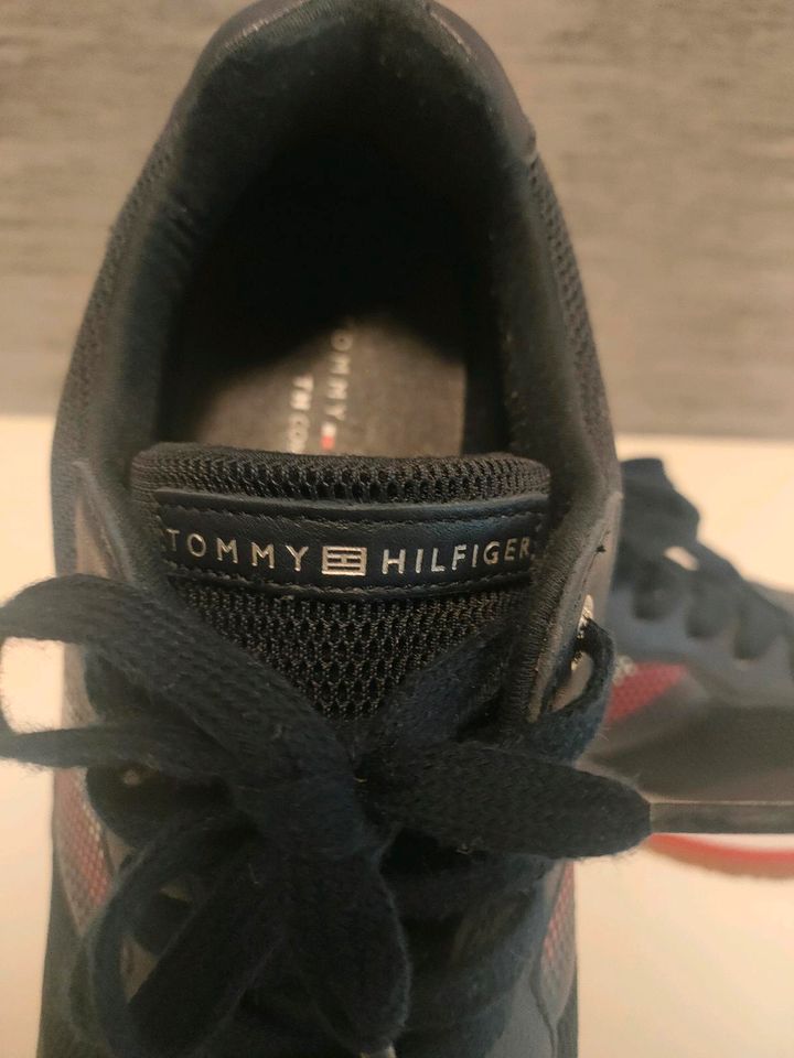 Sneakers Tommy Hilfiger original 41 in Wolfsburg