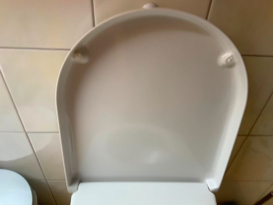 2x STARCK 3 WC Sitze von Duravit in Neutraubling