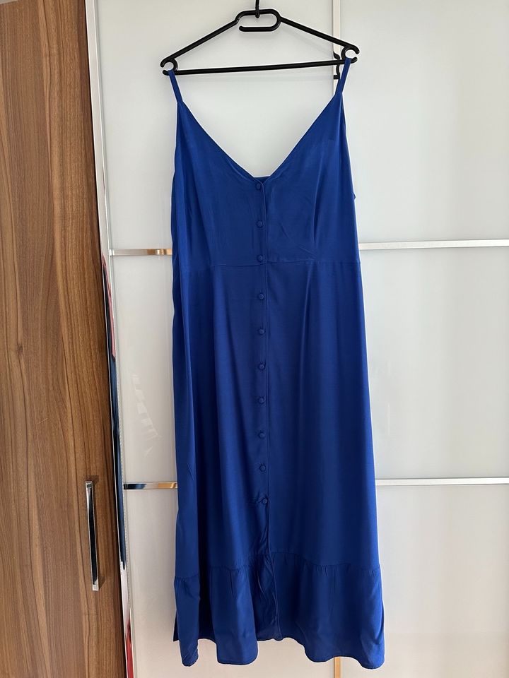 Blaues langes Sommerkleid in 44 mit verstellbaren Trägern in Passau