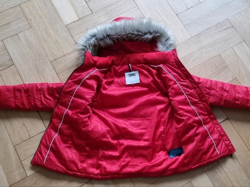 Neuwertige Daunenjacke "Essential" Tommy Hilfiger Gr. S in Gefell