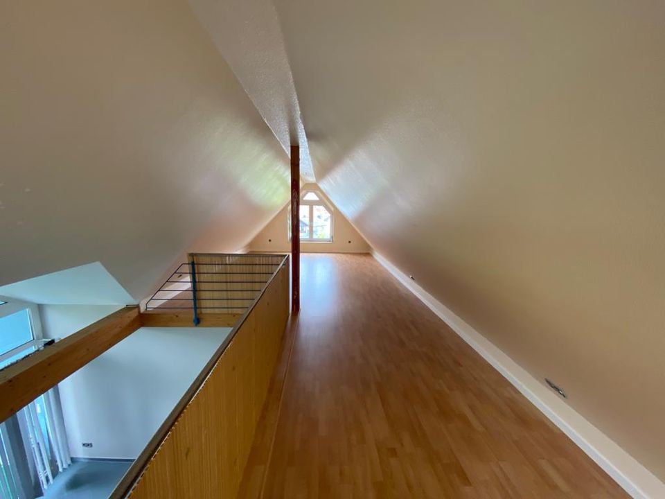 Traumhafte Drei-Zimmer-Wohnung mit Galerie, Balkon, uvm in Lahntal