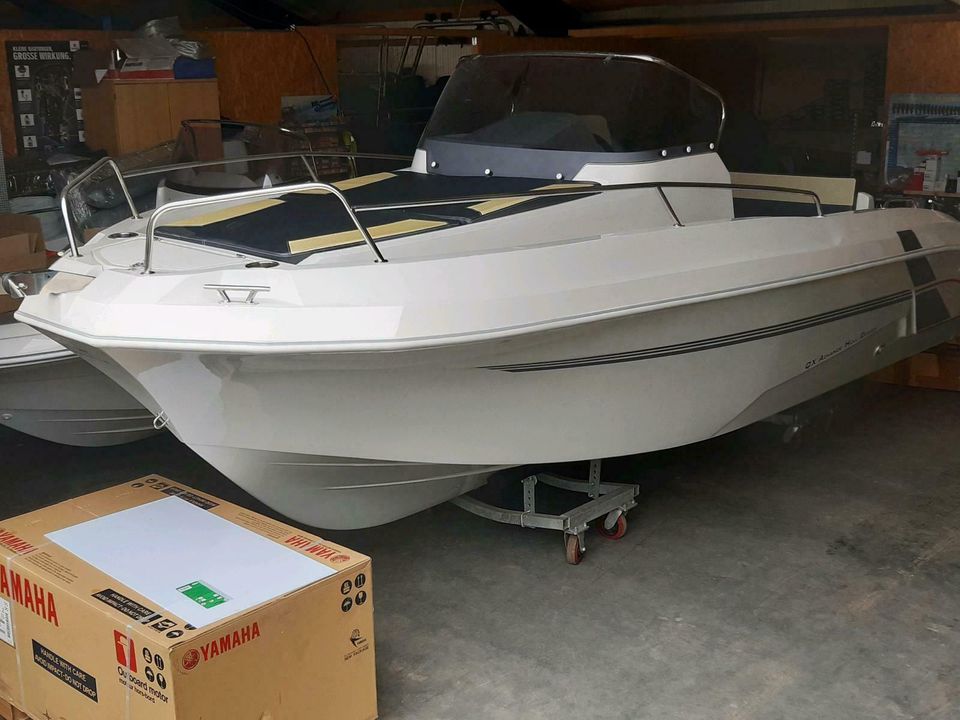 Motorboot Angelboot Freizeitboot Sportboot Sundeck NEU in Silberstedt