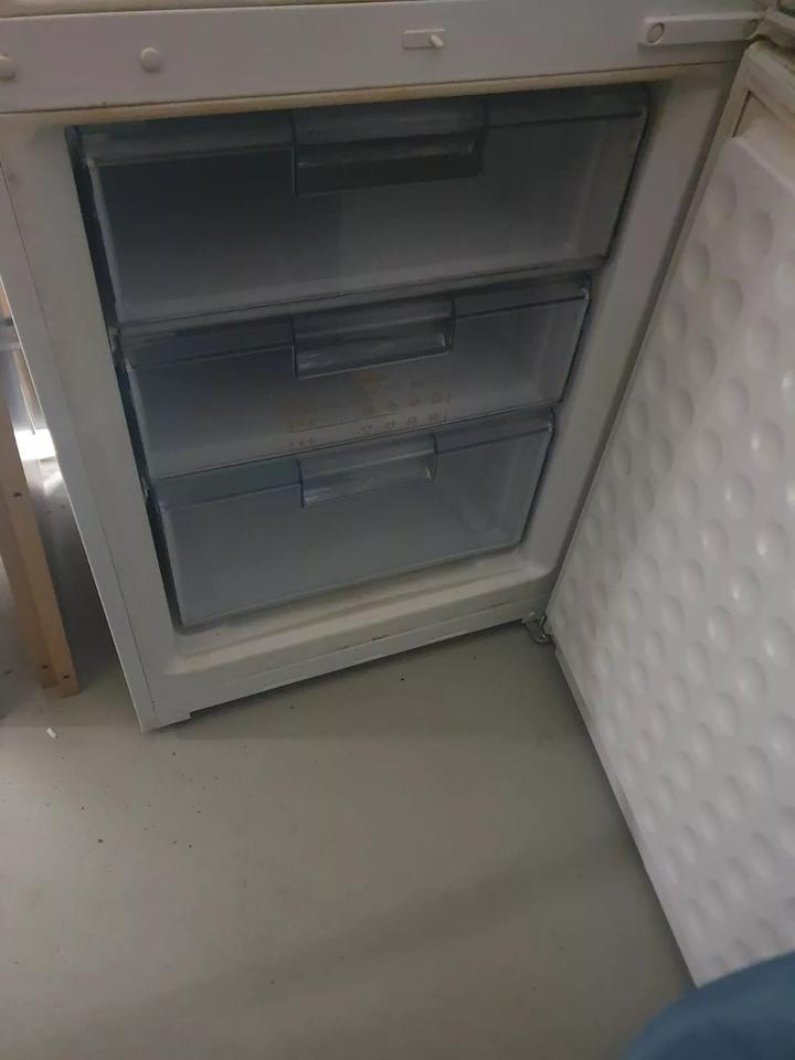 Kühl-Gefrier-Kombination Contructa CK268V00/06 - ZU VERSCHENKEN in Ratingen