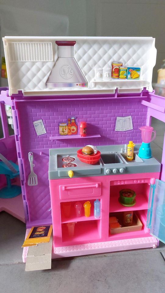 Barbie Traumhaus plus viel Zubehör in Essen