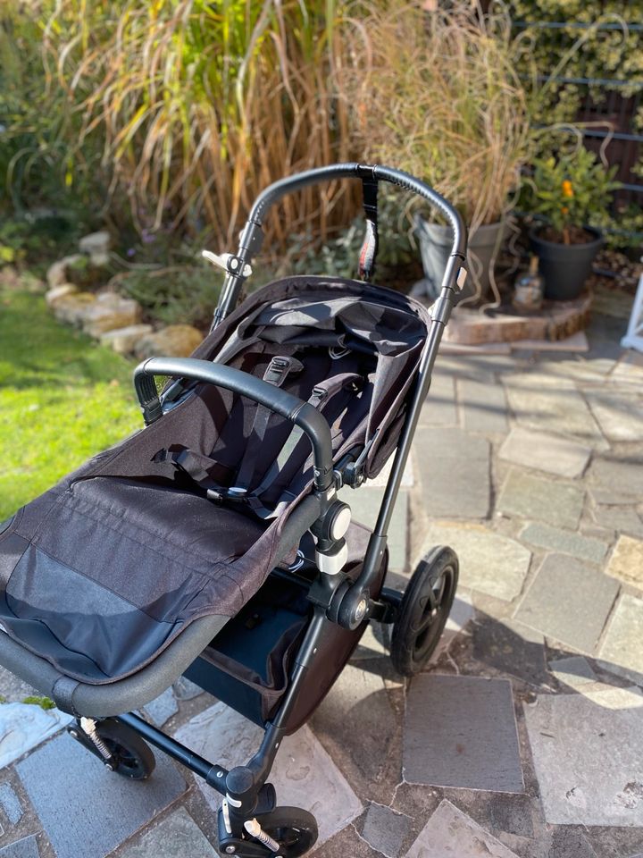 Bugaboo Cameleon 3 schwarz Kinderwagen / Buggy mit viel Zubehör in Soest