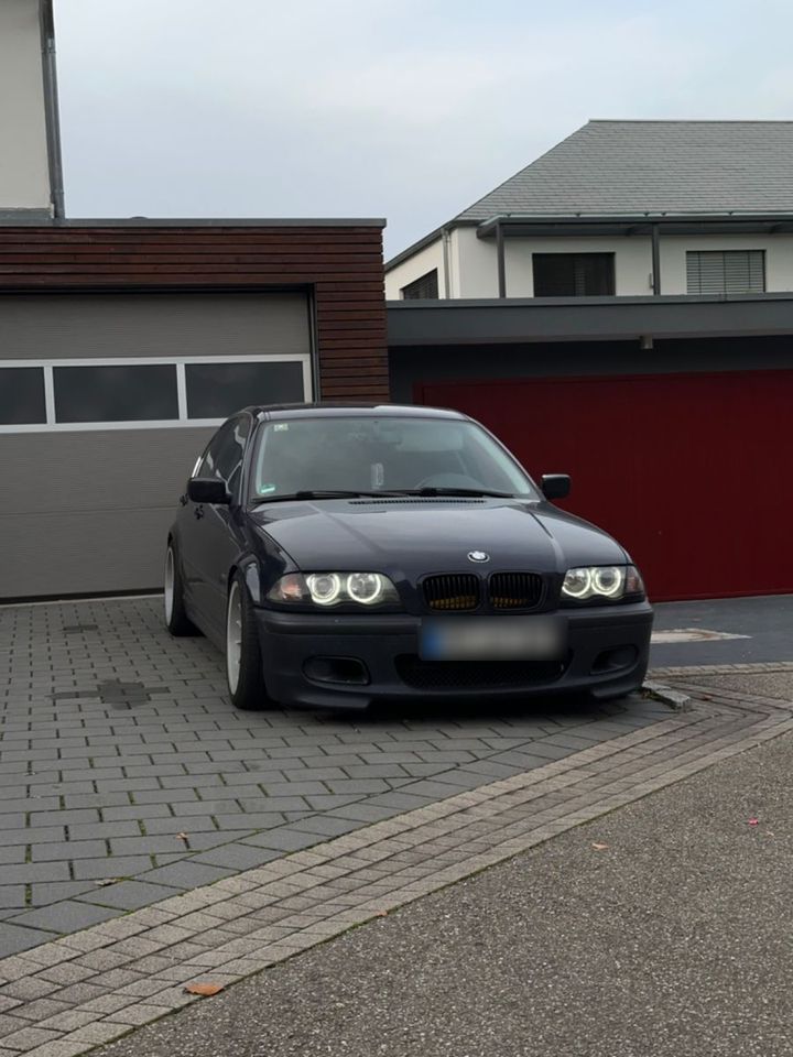 BMW 323i - in Hausach