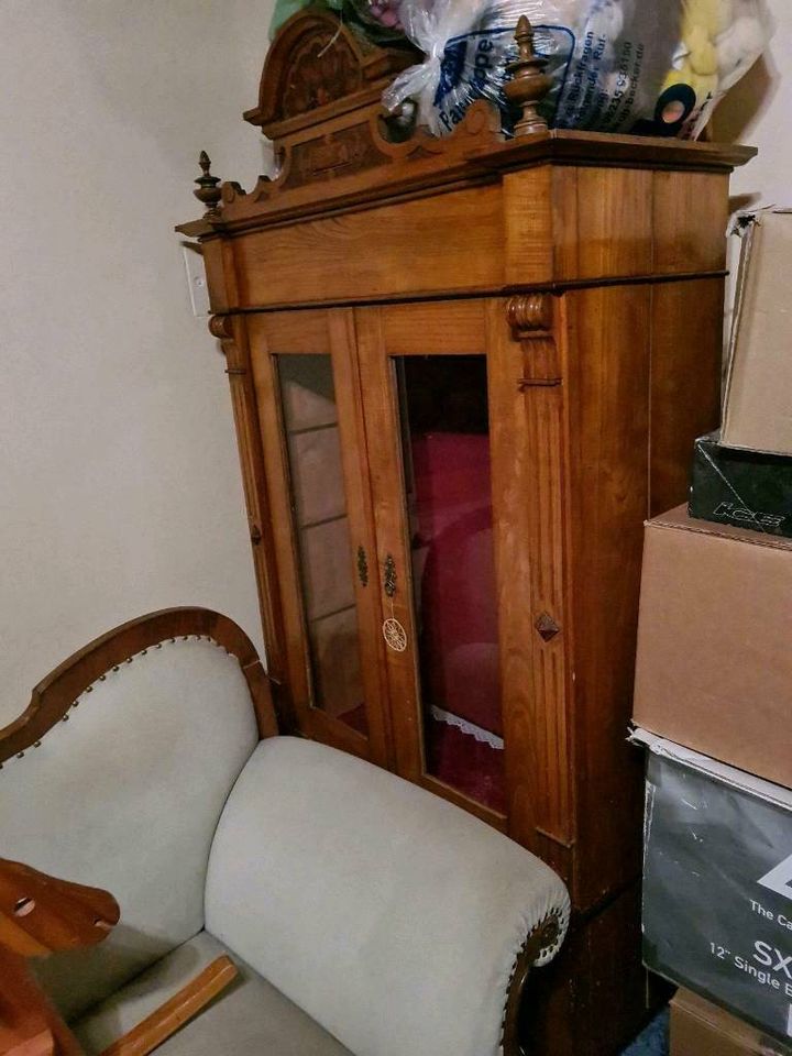 Gründerzeit Schreibtisch mit Aufsatz und weitere alte Möbel in Mutterstadt