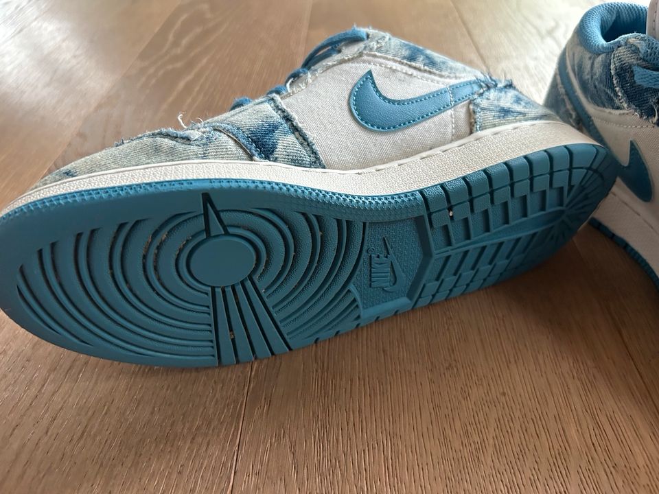 Nike Sneaker low Gr. 39 weiß-blau in Ingolstadt