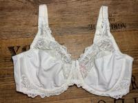 Bügel-BH mit Spitze weiß 80E Hunkemöller Niedersachsen - Buxtehude Vorschau