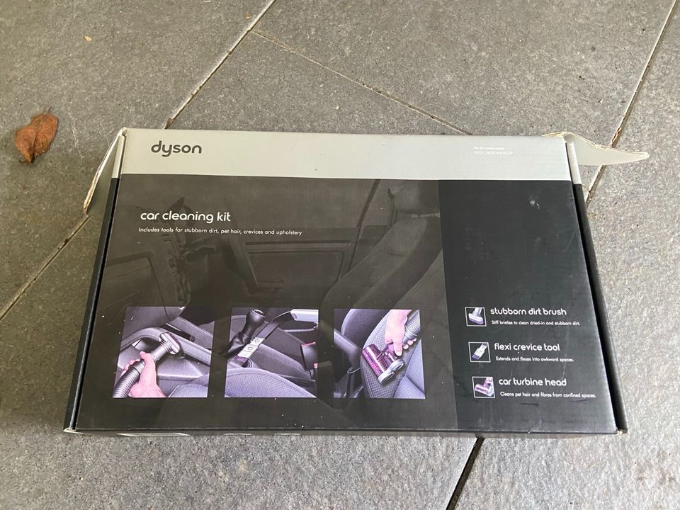 Dyson car cleaning kit in Remscheid