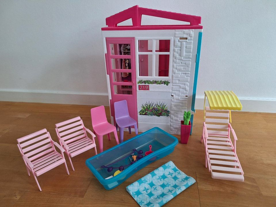 Barbie Haus mit Pool in Frankfurt am Main