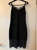 Kurzes schwarzes Kleid mit spitze am Dekolleté und Saum Niedersachsen - Cloppenburg Vorschau