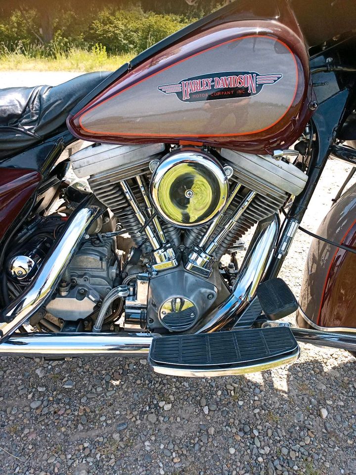 Harley Davidson FLHT Elektra Glide Oldtimer in Ettenheim