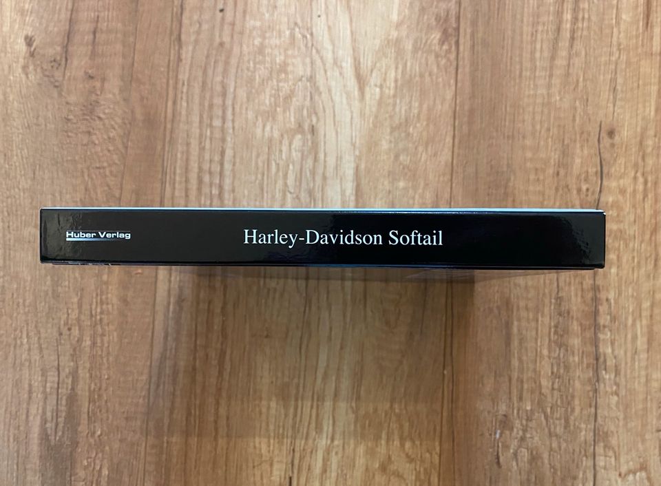 Harley Davidson Softail Buch in Essen