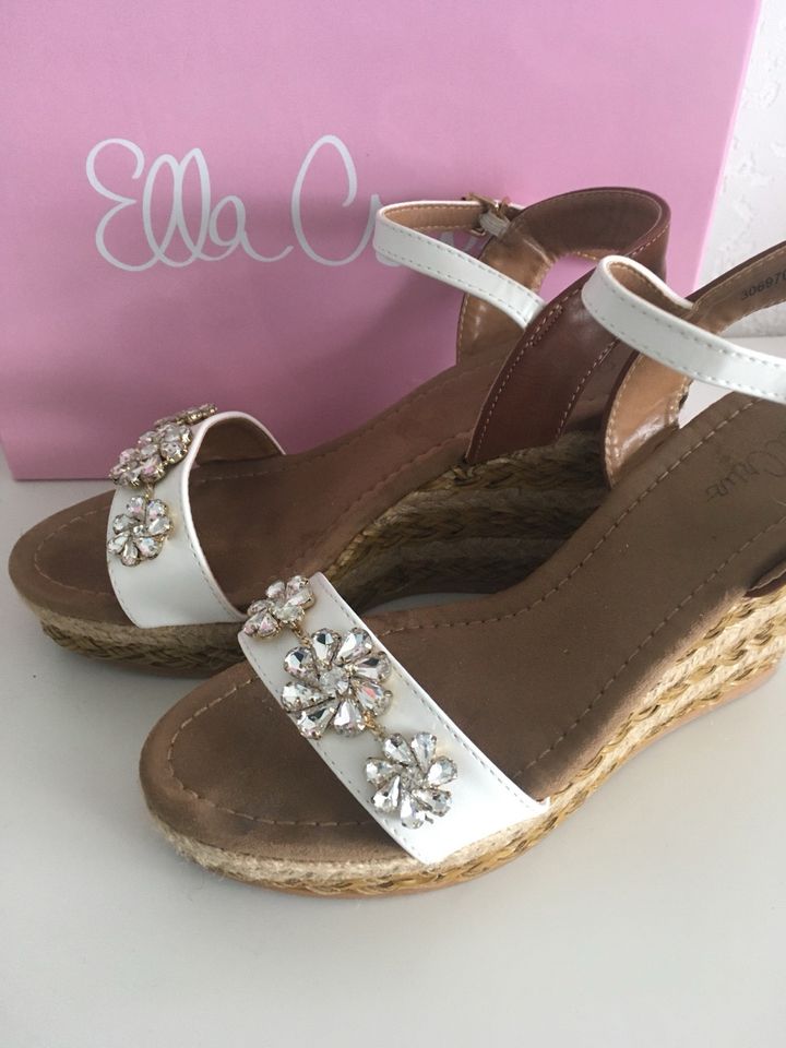 Ella Cruz Wedges Highheels Plateau Sandalen Blüten Strass neuw 38 in Baar-Ebenhausen