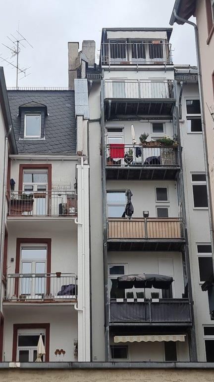 Frankfurt - beste Wohnlage im Nordend - Sanierter Stilaltbau, 3 Zi. + Balkon in Frankfurt am Main