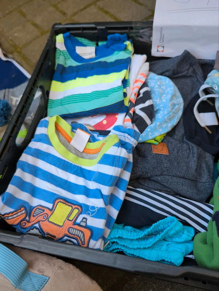 Babykleidung / Kinderkleidung / Pullover / Shirts / Hosen in Dresden