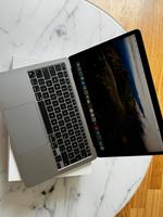 Apple Macbook Air M1 256Gb Silver wenige Ladezyklen Hessen - Eschborn Vorschau