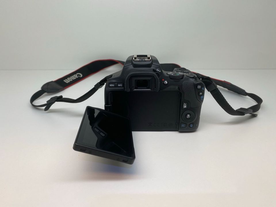 Digitale Spiegelreflexkamera Canon EOS  250D in Lünen