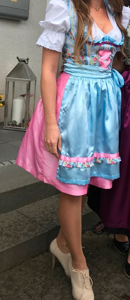 Dirndl mit Schürze und Bluse in Bad Heilbrunn