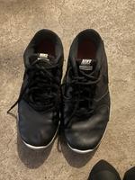 Nike Sportschuhe Gr. 40 Niedersachsen - Wilhelmshaven Vorschau