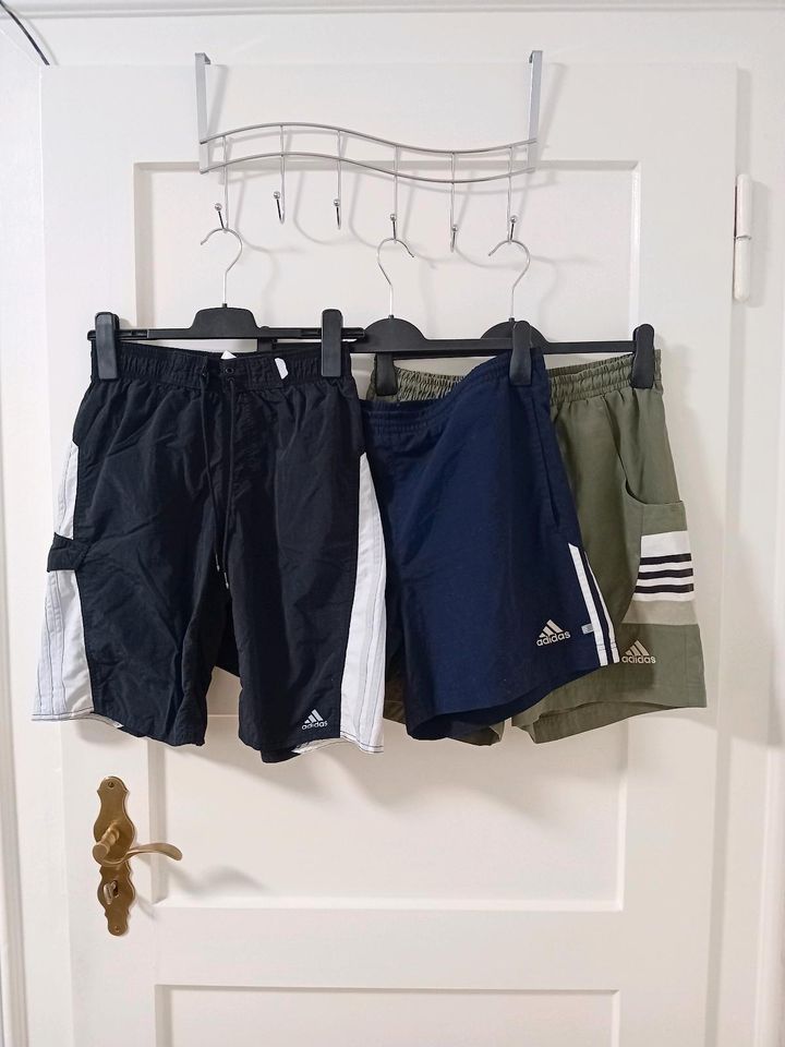 Vintage Adidas Shorts Herren Kinder Kurze Hose Gr. S / 176 / 48 in Düsseldorf