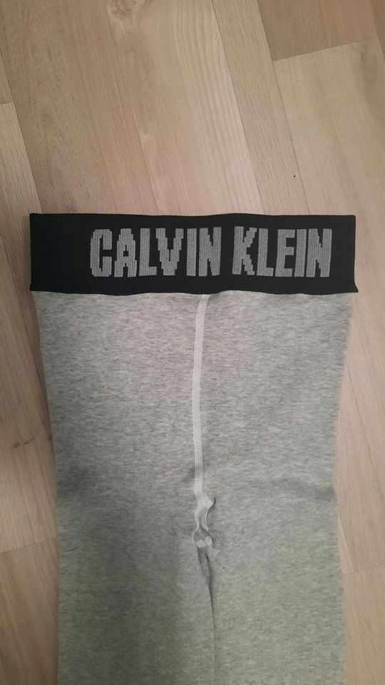 Calvin klein Leggins neuwertig Gr. S (XS) in Herford