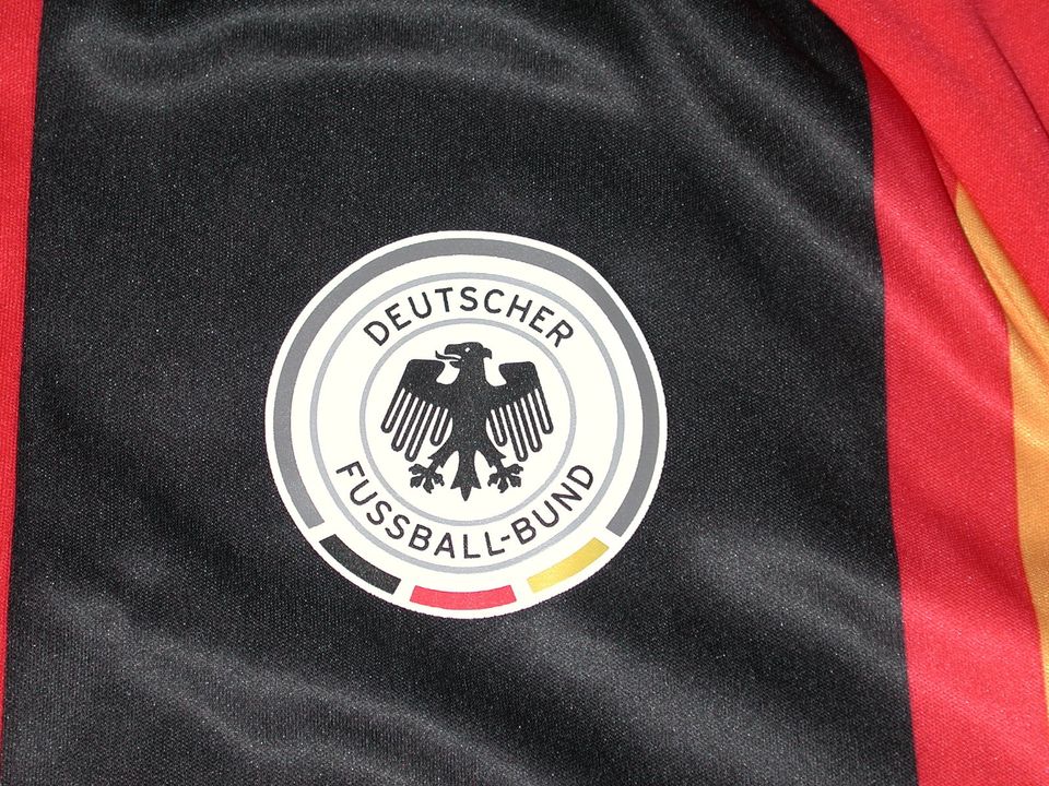 DFB Trikot L/XL Fußball-Shirt Deutschland 2010 WM Bitburger NEU in Tecklenburg