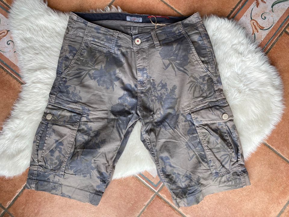 S.Oliver Herren Shorts / Hose Gr. 30 in Schöne Aussicht, Gem Masburg