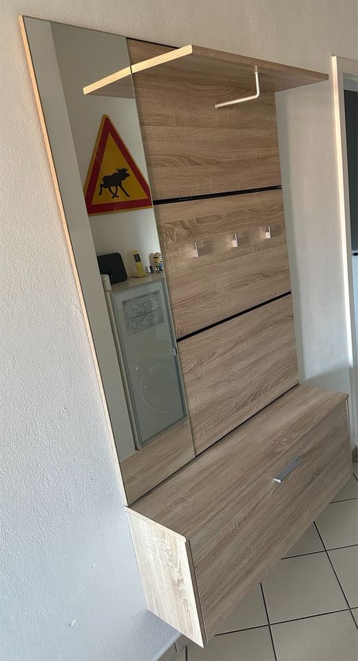 Garderobe mit Spiegelfläche und Schuhfach - Sehr guter Zustand. in München