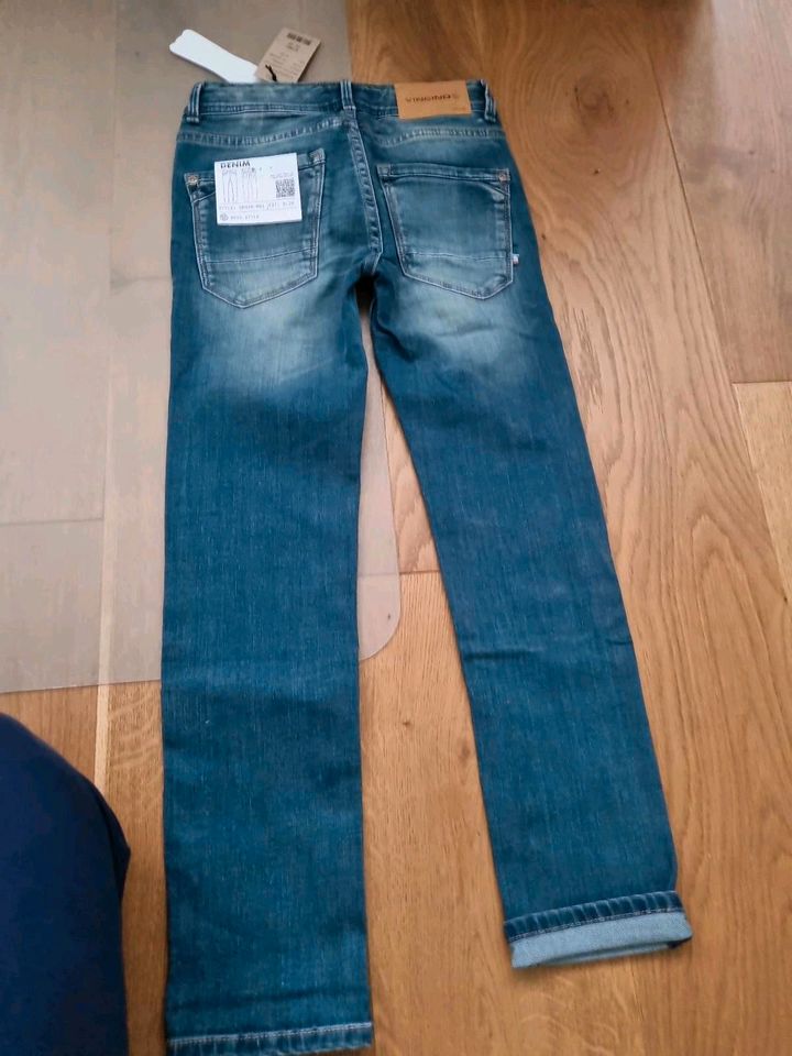 Vingino shorts jeans neu Größe 128 in Krefeld