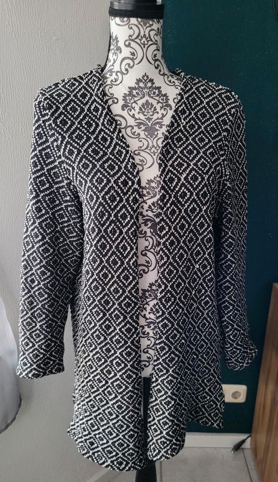 Strickjacke Cardigan jäckchen Muster Winter Herbst bolero Strick in Satrup