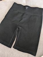 Neuwertig Guess kurze Hose Sporthose Radlerhose Gr XS S ( 32 34 ) Bayern - Herzogenaurach Vorschau