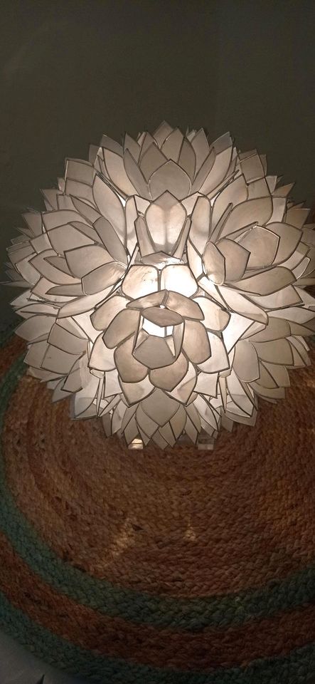 Wunderschöne Capiz Lotus Ball Tischlampen aus Perlmutt, in Sinsheim