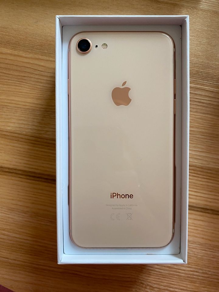 iPhone 8 gold 64 GB wie neu! in Lübeck